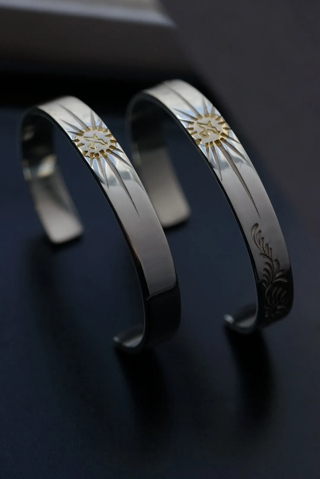 8mm 18K Gold Radiation Flat Bangle