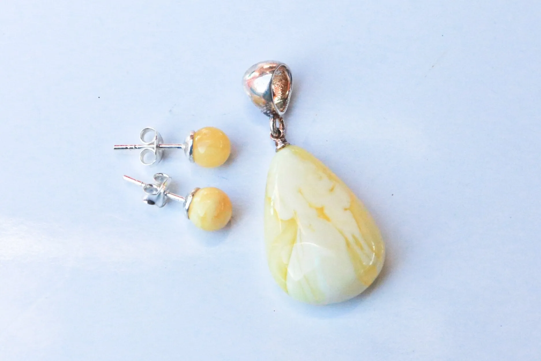 Baltic Amber Jewelry Set White Earrings and Pendant Milky Natural Butterscotch 4 gram 925 Silver