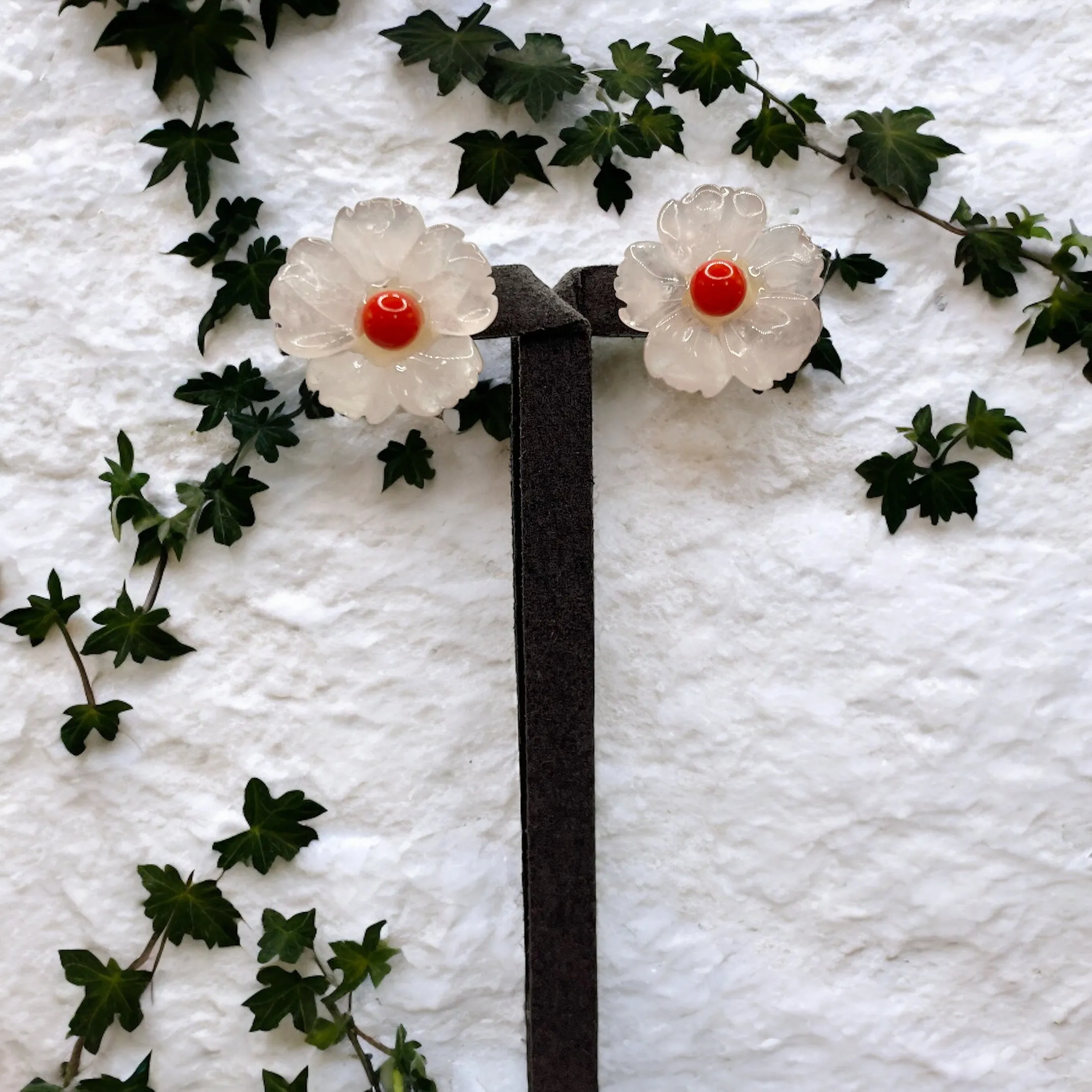 CARNELIAN FLOWER STUD EARRINGS