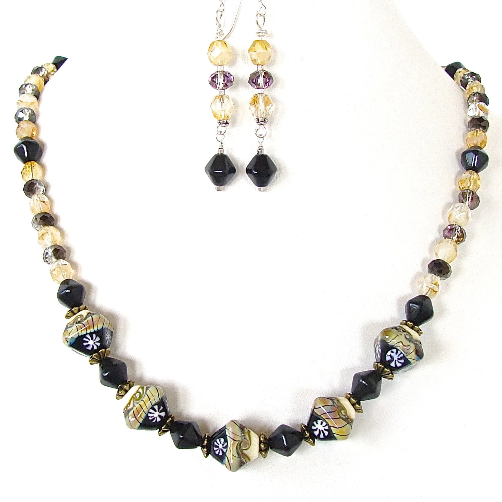 Estrella: Black Glass Necklace with Magnetic Clasp