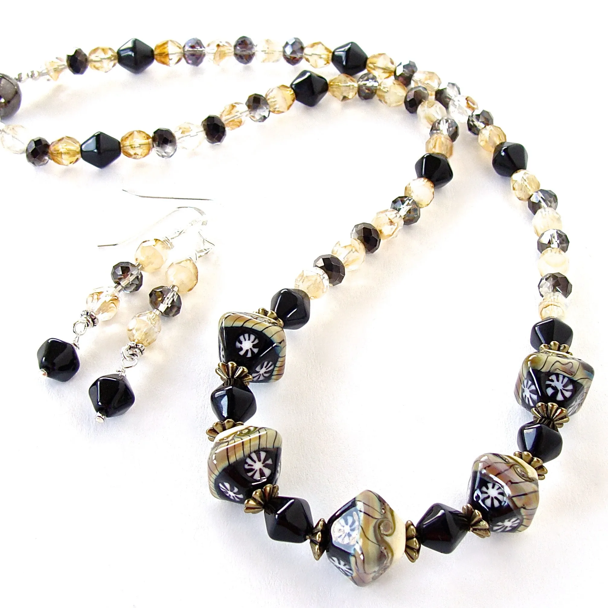 Estrella: Black Glass Necklace with Magnetic Clasp