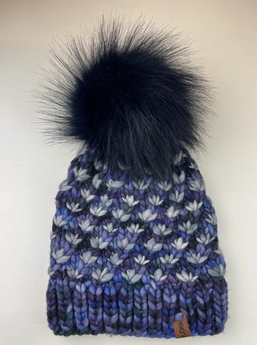 Frostròs | Hat With Pom Pom