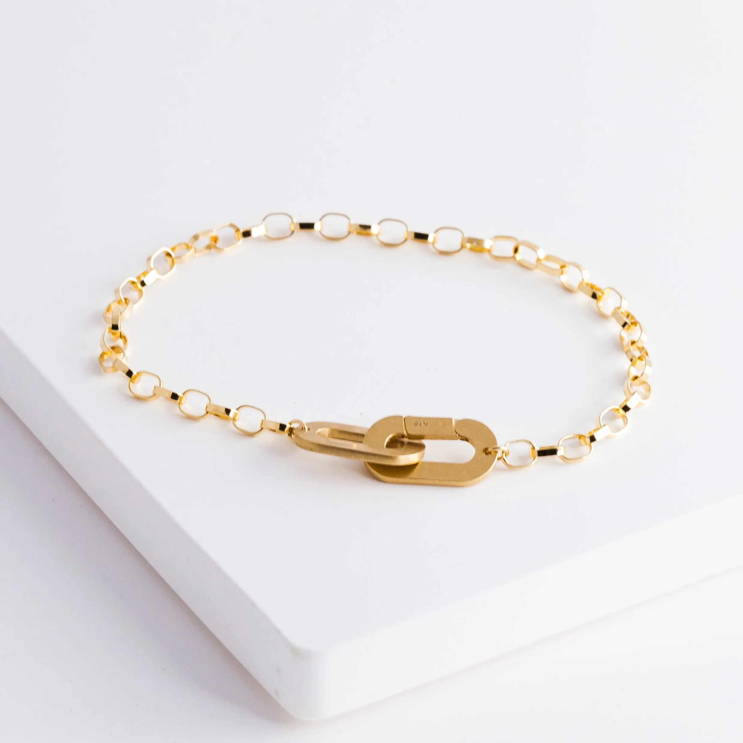 Joint lei chain bracelet