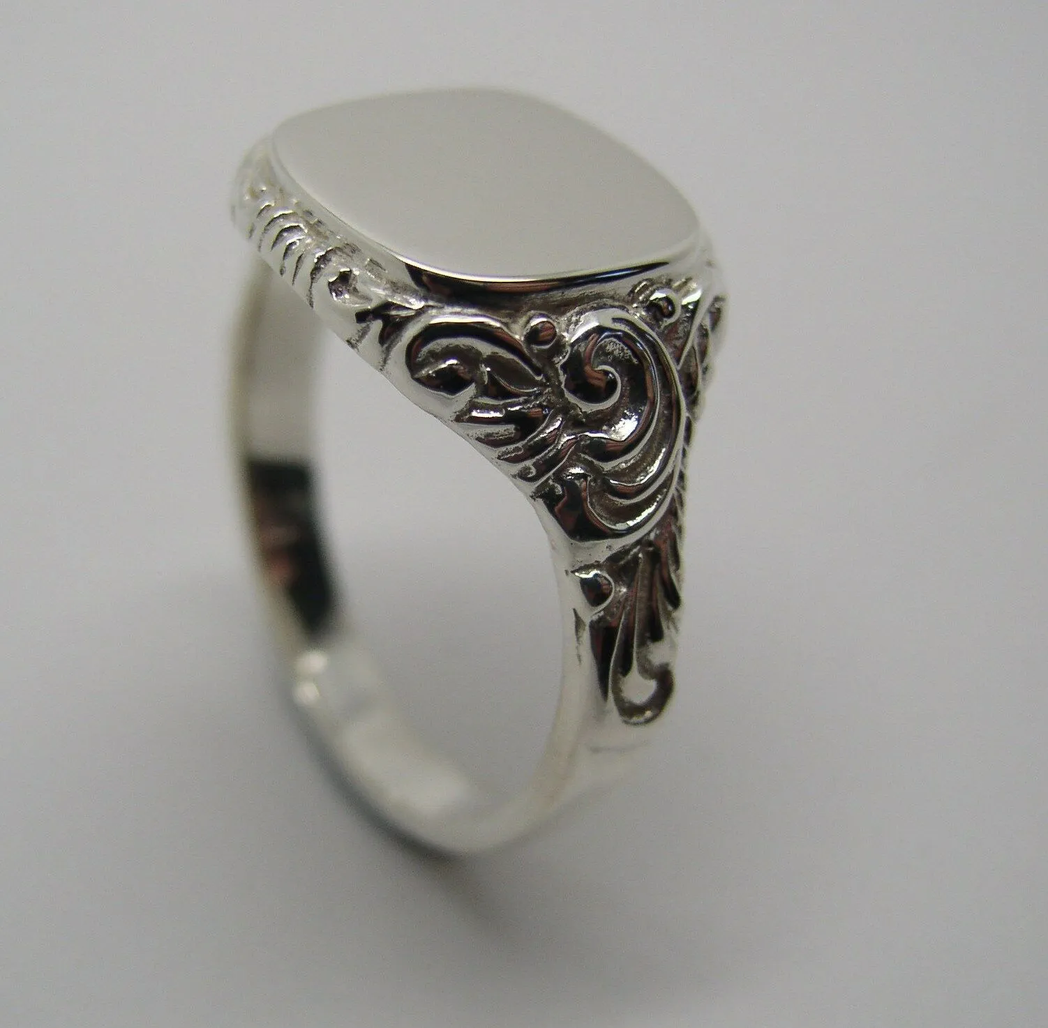 Kaedesigns, Size S Genuine Large Mens 9ct White Gold Square Engraved Signet Ring