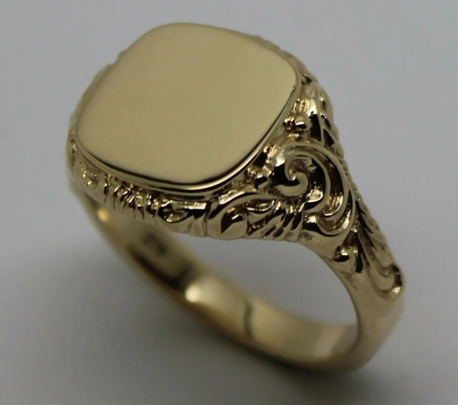 Kaedesigns Solid Genuine New 9ct Yellow Gold Square Engraved Signet Ring 335