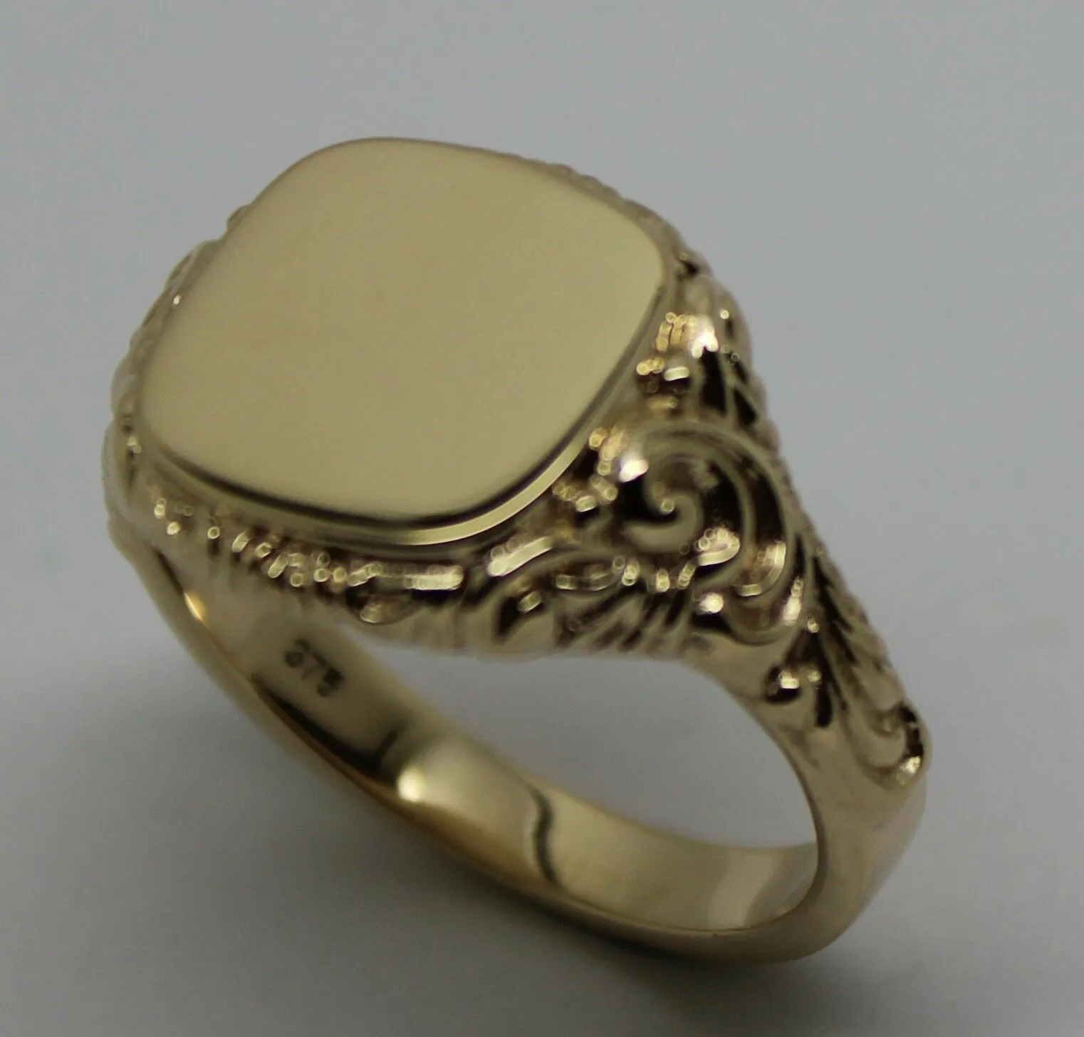 Kaedesigns Solid Genuine New 9ct Yellow Gold Square Engraved Signet Ring 335