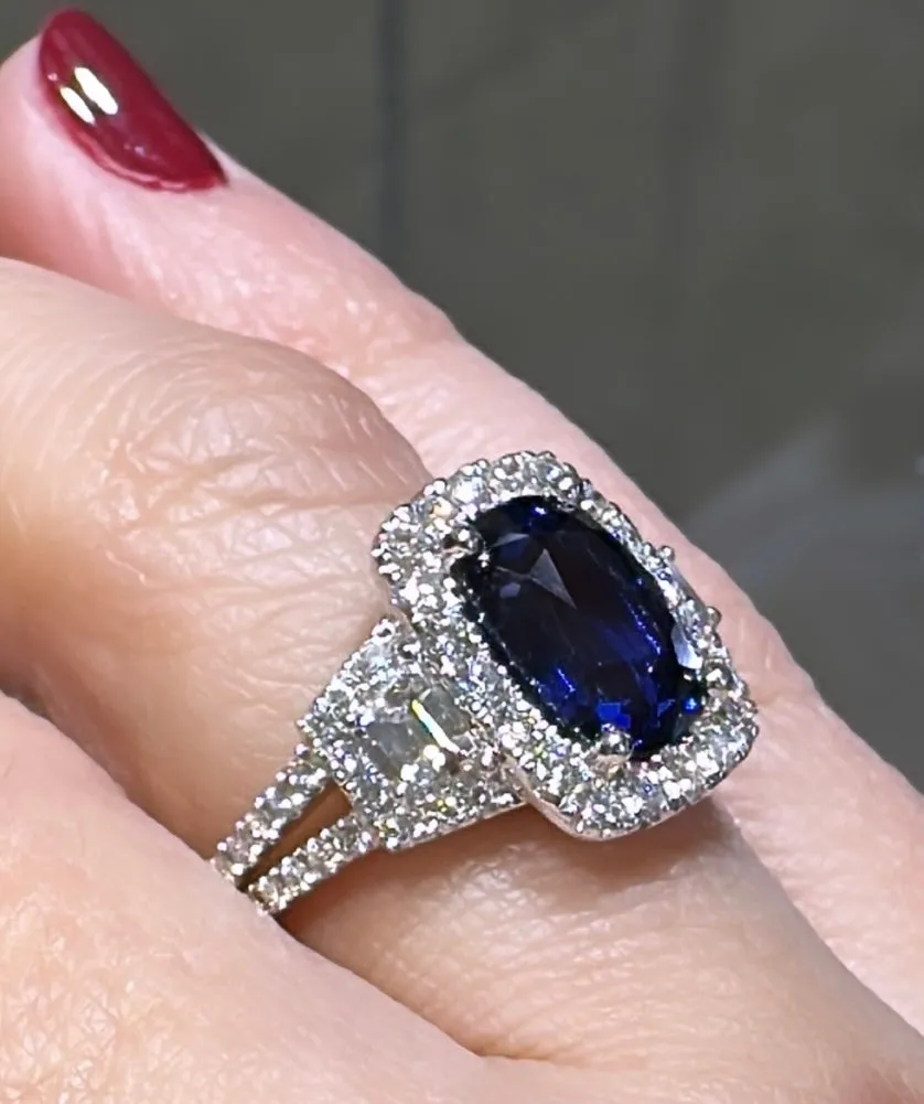 Ladies Statement 3.56ct Oval Cut Blue Sapphire & Diamond Ring