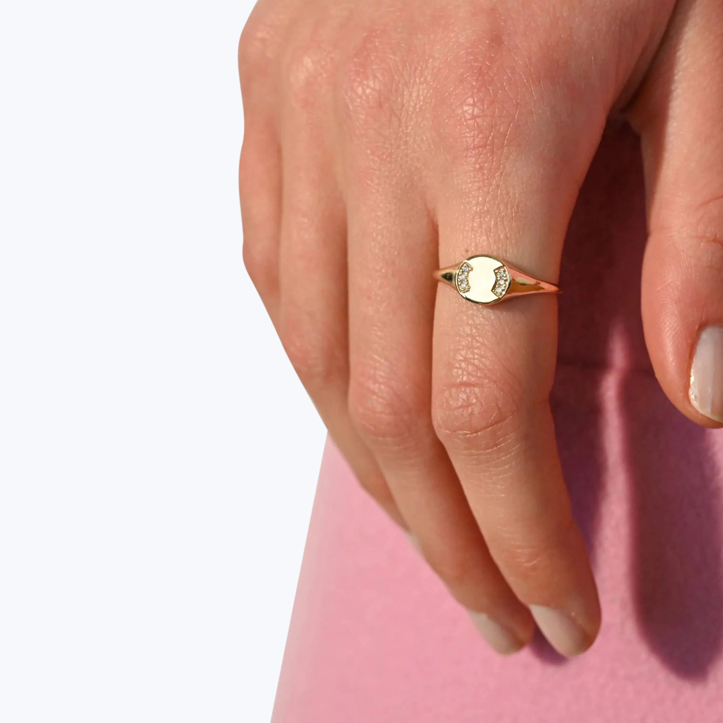 Round Signet Ring with Diamonds