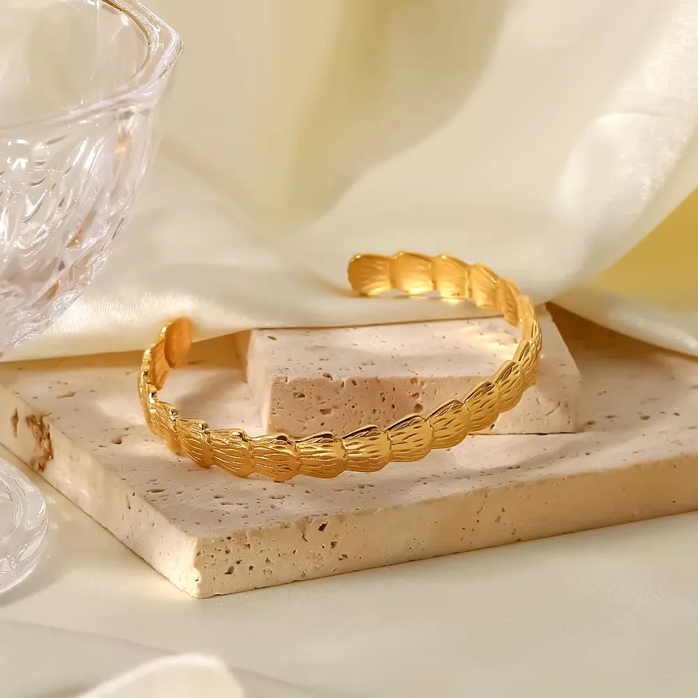 SHELL CUFF BRACELET 18K GOLD