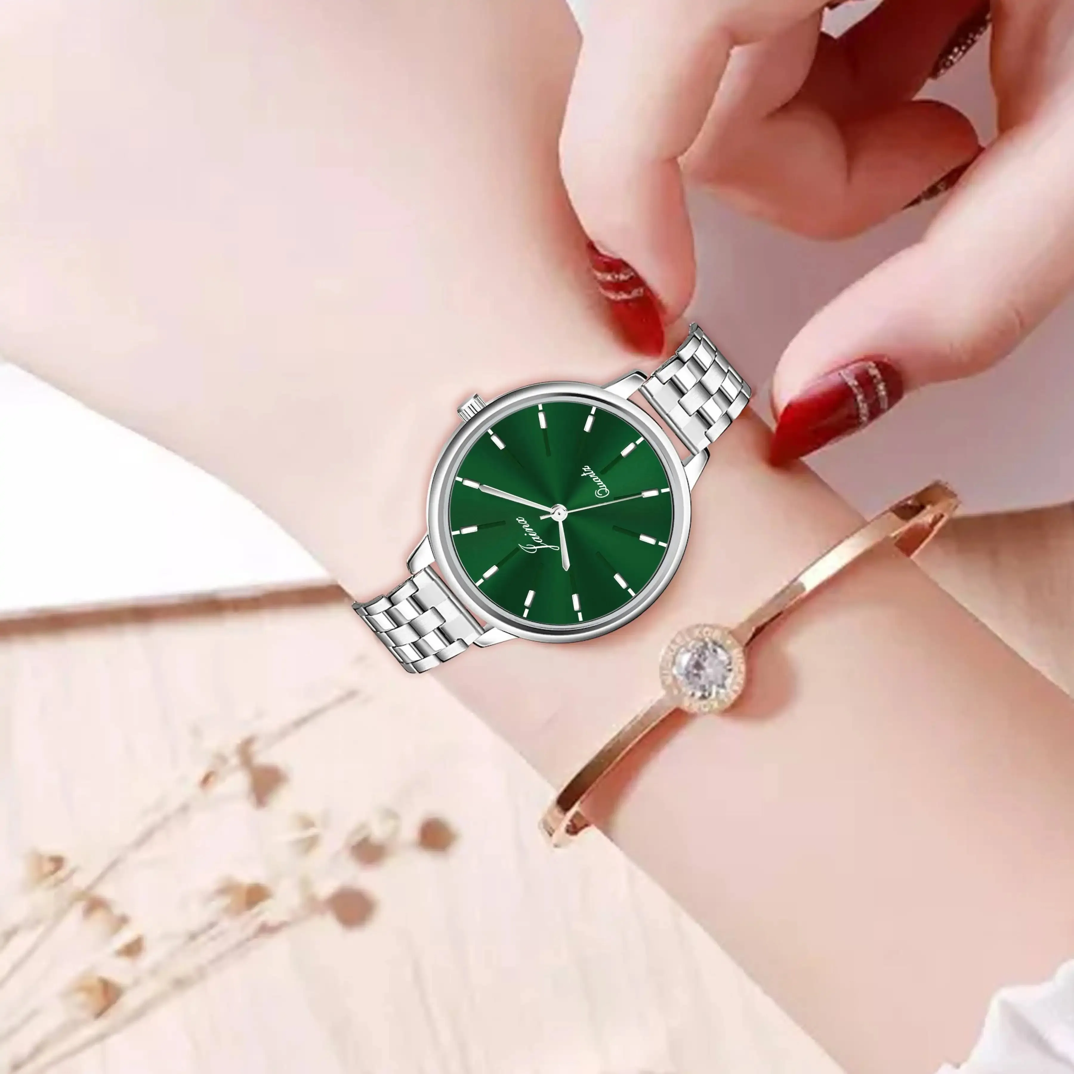 Silver Chain Green Dial Analog Wrist Watch For Women - JW8572