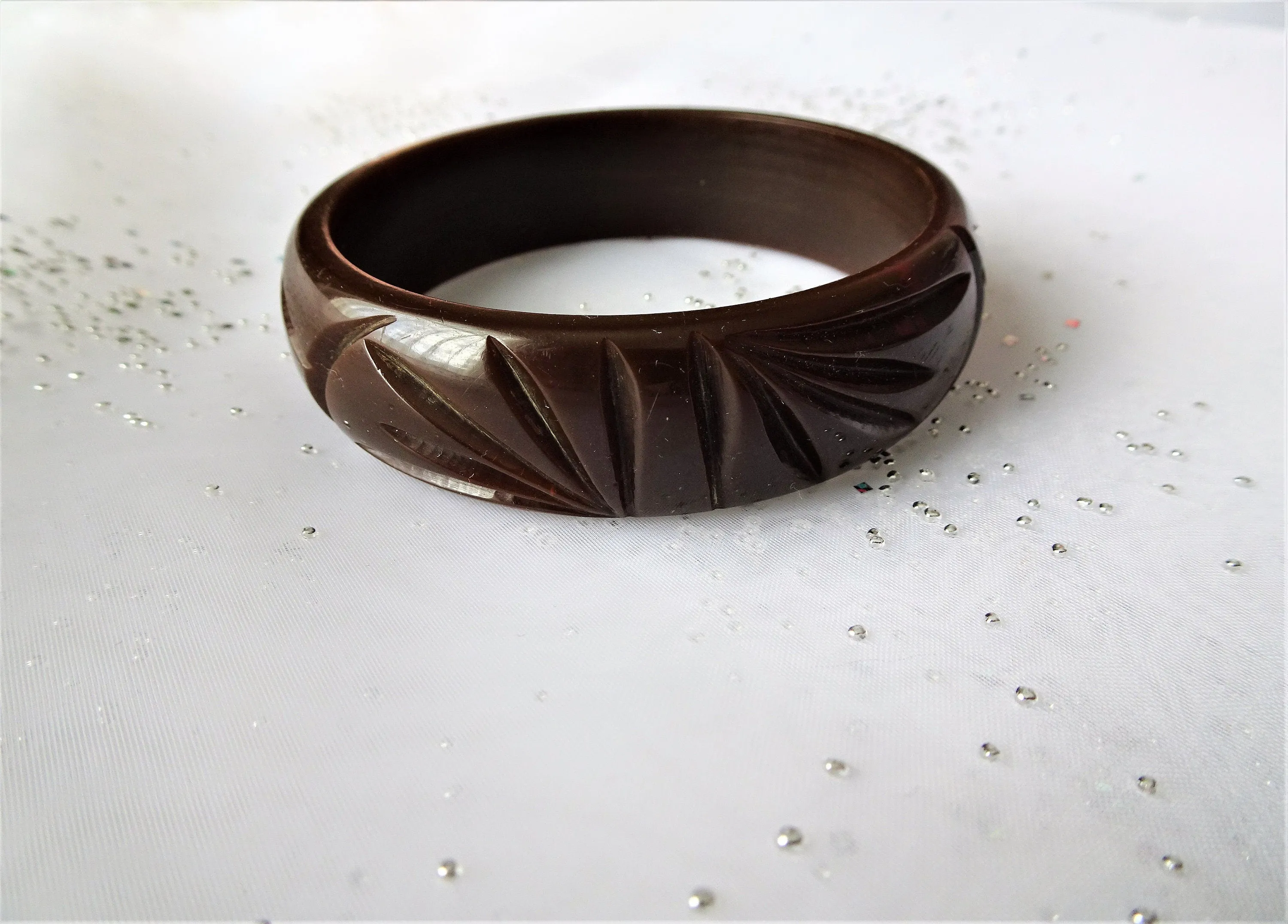 STUNNING Art Deco Deeply Carved Bakelite Bracelet,Chocolate Brown Bakelite Bangle,Beautiful Carved Design,Collectible Bakelite Jewelry