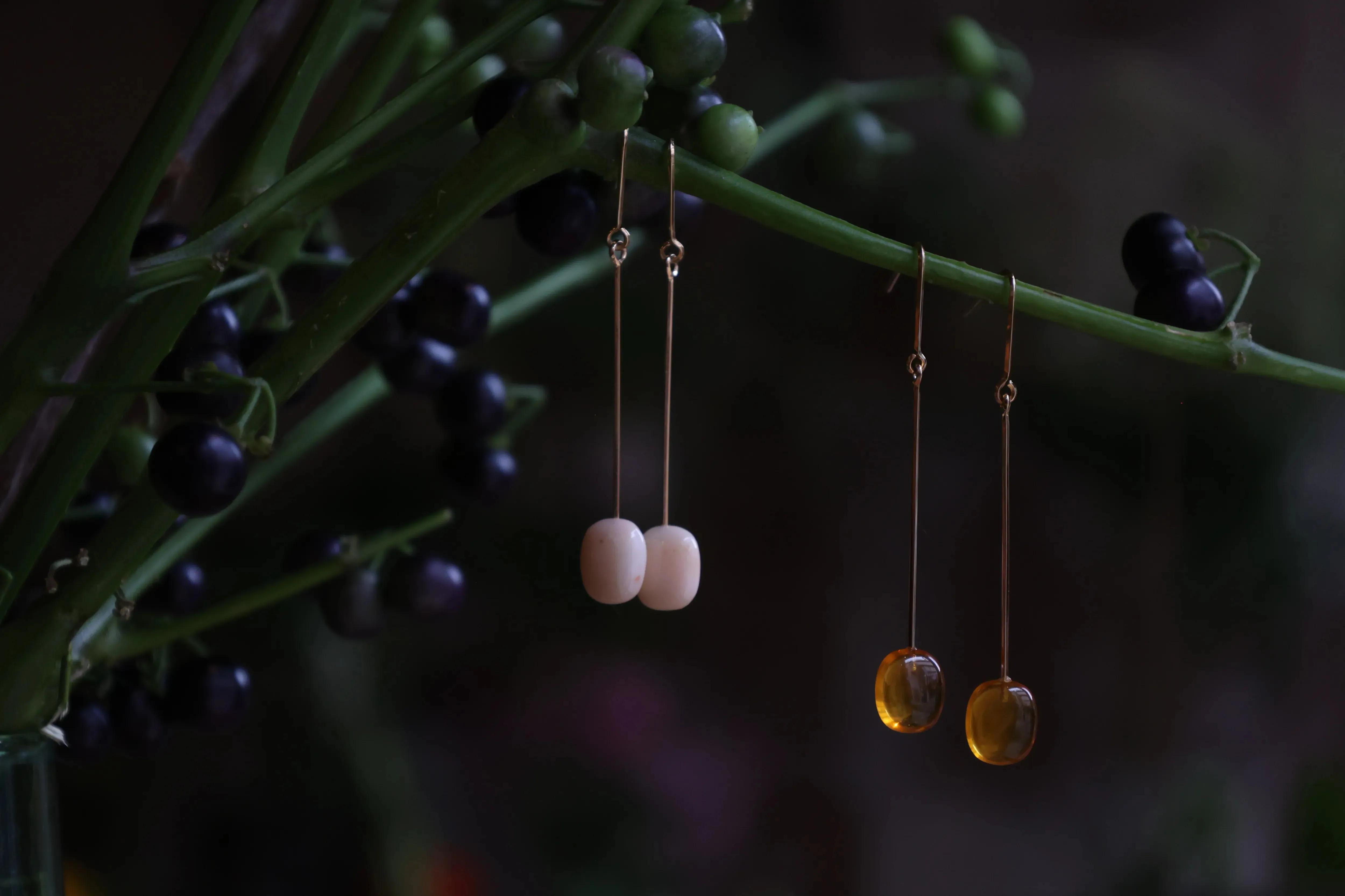 “UNKEI” Amber hook earrings