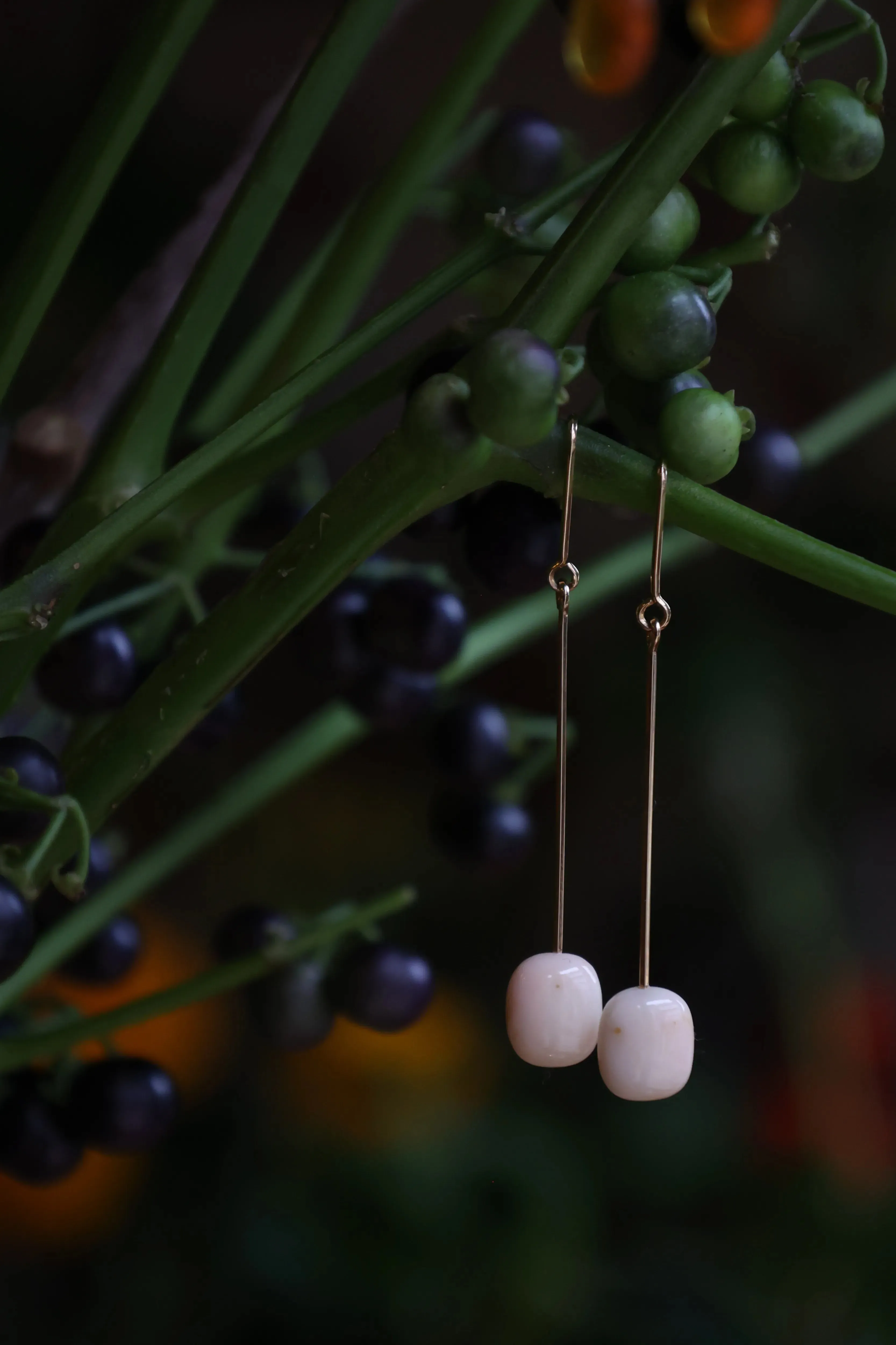 “UNKEI” Amber hook earrings