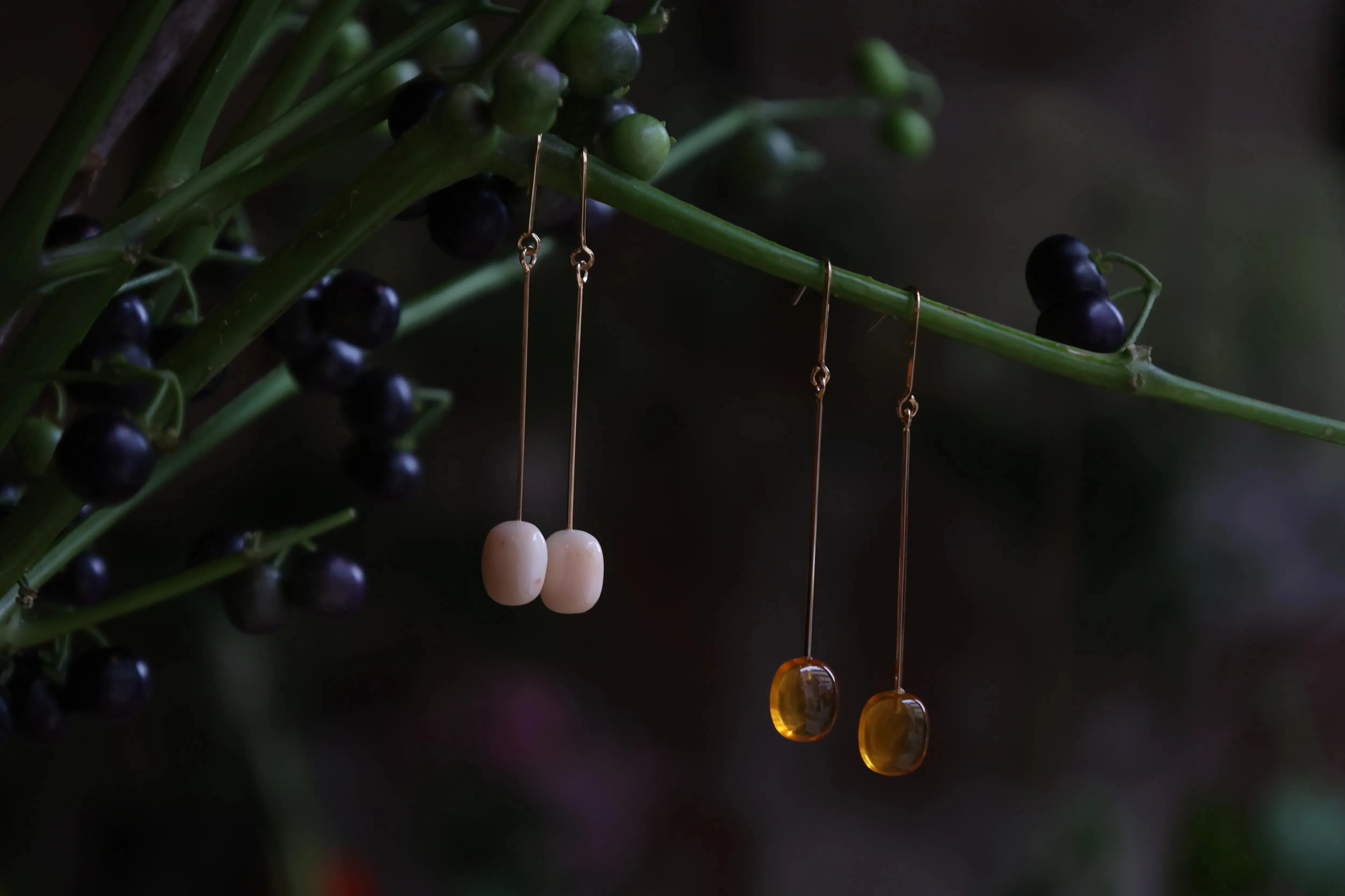 “UNKEI” Amber hook earrings