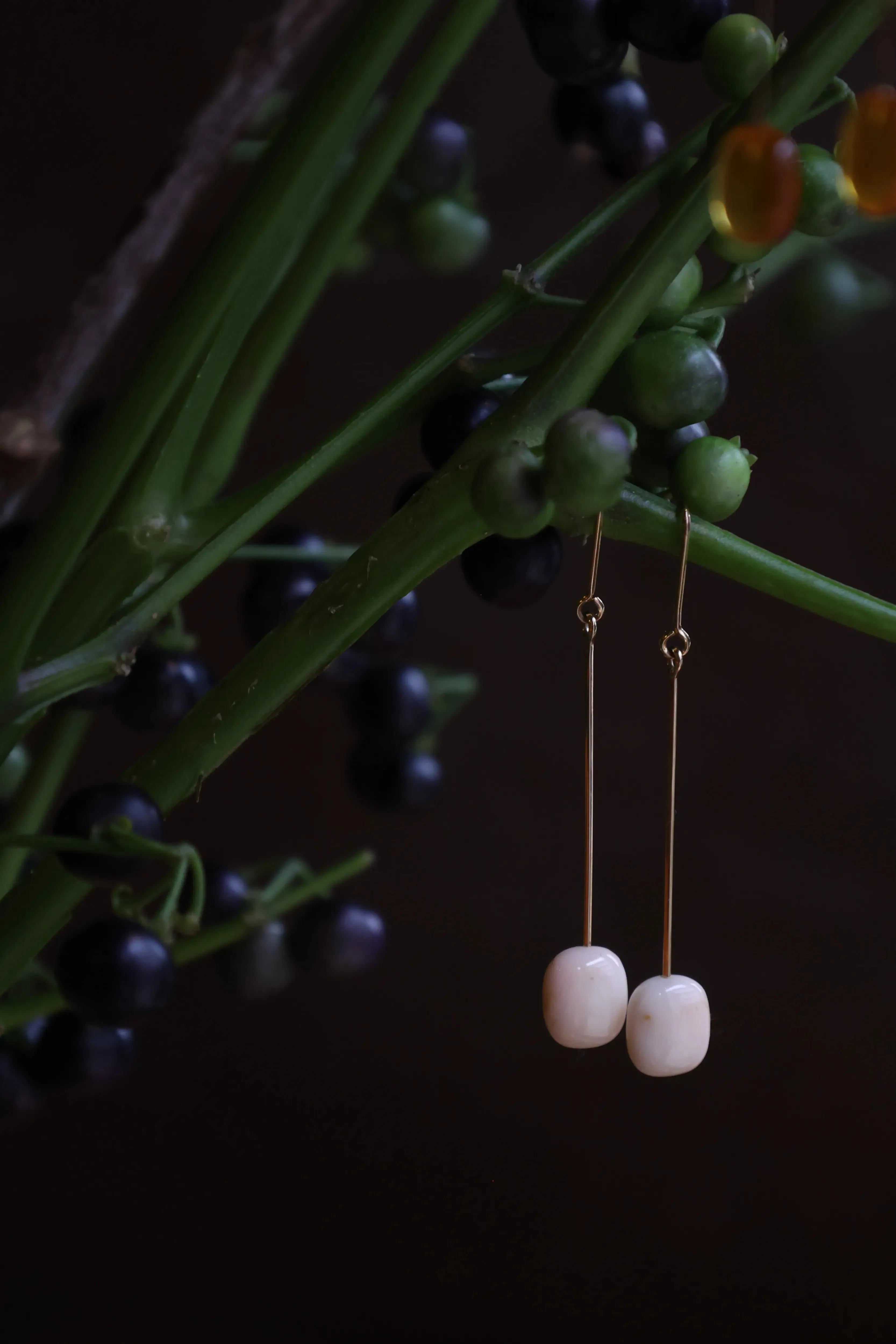 “UNKEI” Amber hook earrings