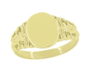 Victorian Fleur-de-Lis Oval Signet Ring in 14 Karat Yellow Gold